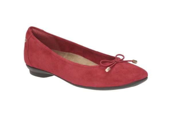 clarks pumps red