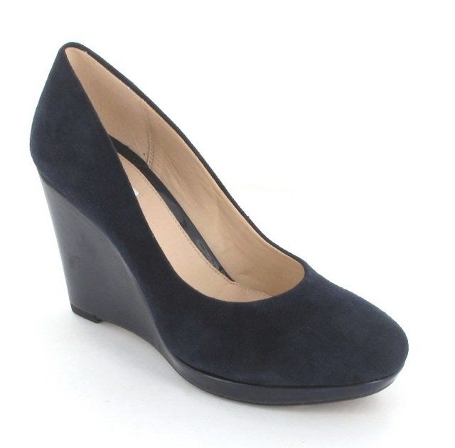 clarks navy heels