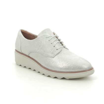 clarks shoes stockists
