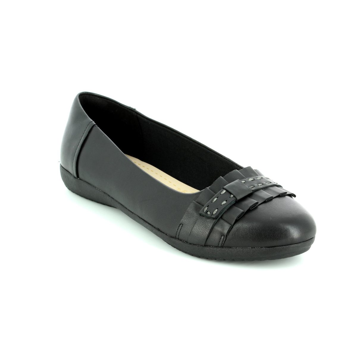 clarks black pumps